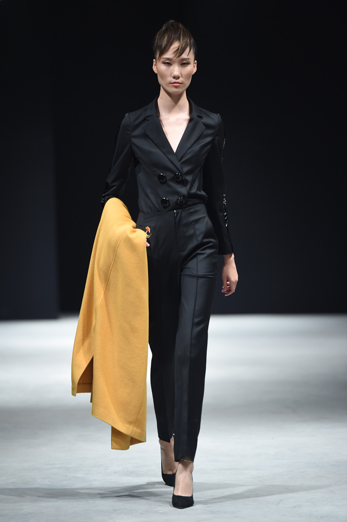Haotian Wen 2024秋冬女装成衣发布会