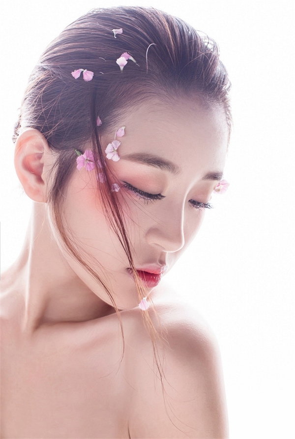 超人气清新桃花妆容 犹如出水芙蓉般透澈
