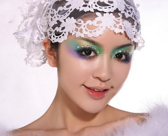绚丽彩色大眼妆图片 轻松打造魅惑迷人妆容