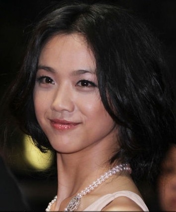 汤唯完美清新淡妆 成就温柔端庄女神