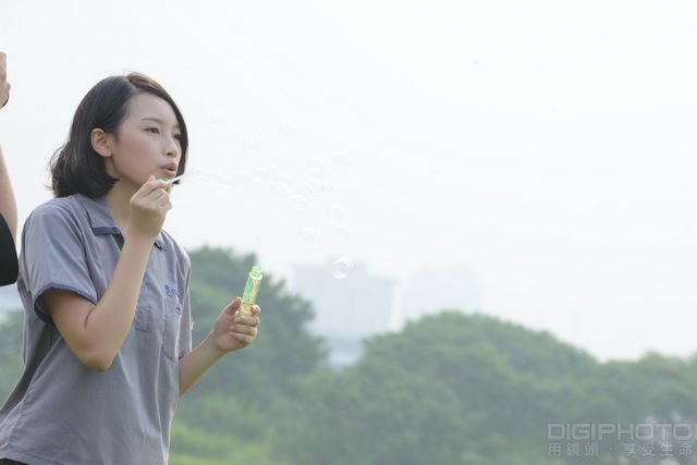 高中制服女孩写真实拍现场与访谈