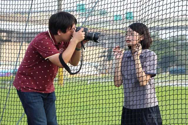 高中制服女孩写真实拍现场与访谈