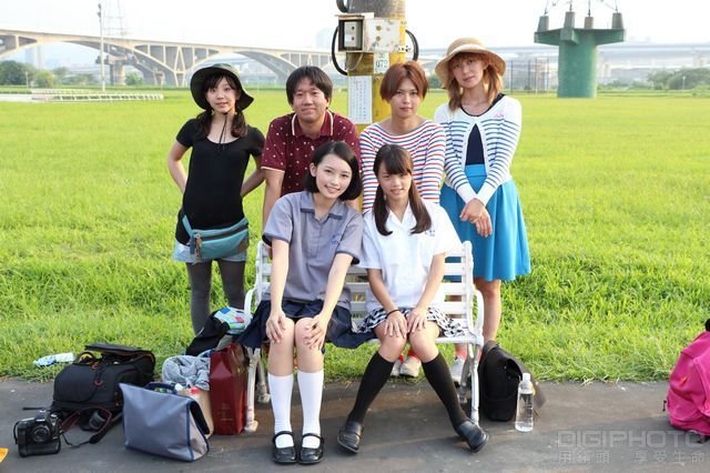 高中制服女孩写真实拍现场与访谈