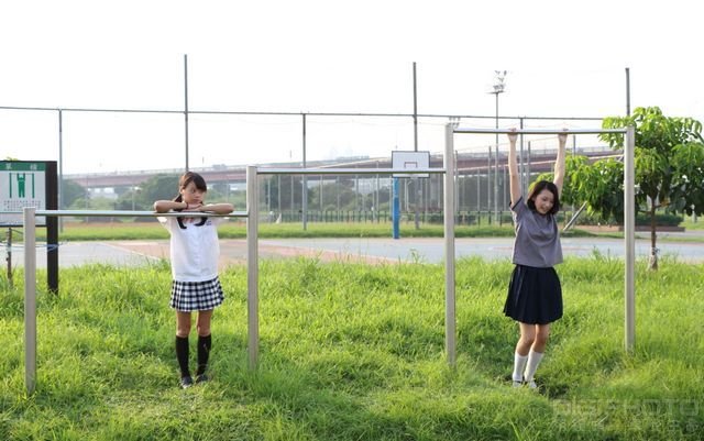 高中制服女孩写真实拍现场与访谈