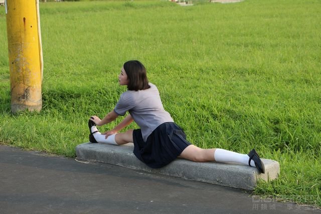 高中制服女孩写真实拍现场与访谈