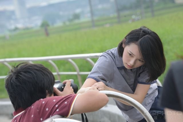 高中制服女孩写真实拍现场与访谈
