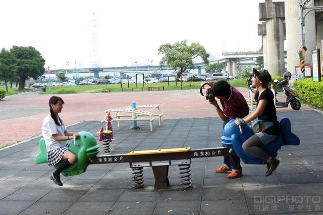 高中制服女孩写真实拍现场与访谈