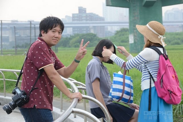 高中制服女孩写真实拍现场与访谈