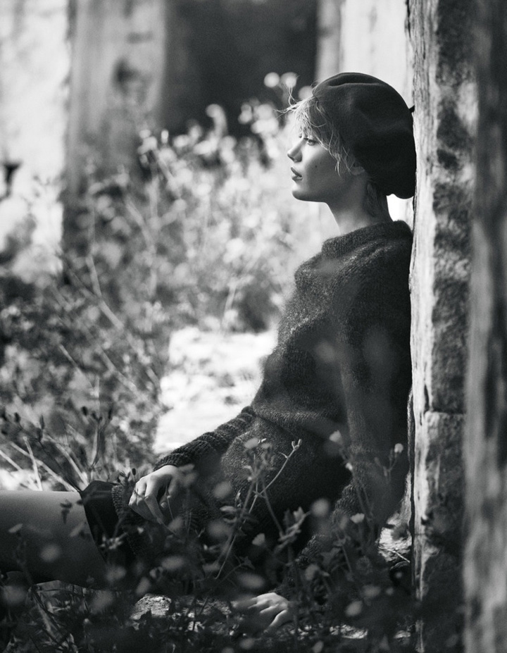 超模Frida Gustavsson 演绎《Elle》杂志户外时尚大片