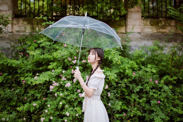 唯美撑伞萝莉