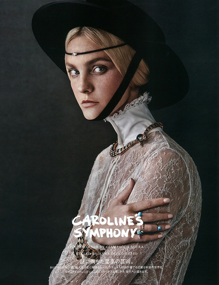 超模Caroline Trentini演绎《Vogue》时尚杂志大片 犹如经典名画