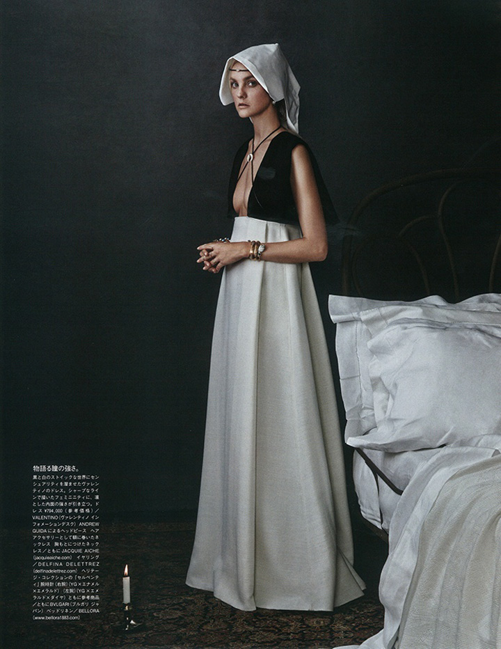 超模Caroline Trentini演绎《Vogue》时尚杂志大片 犹如经典名画