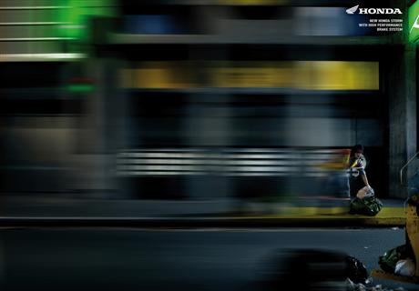HONDA STORM广告设计：紧急刹车
