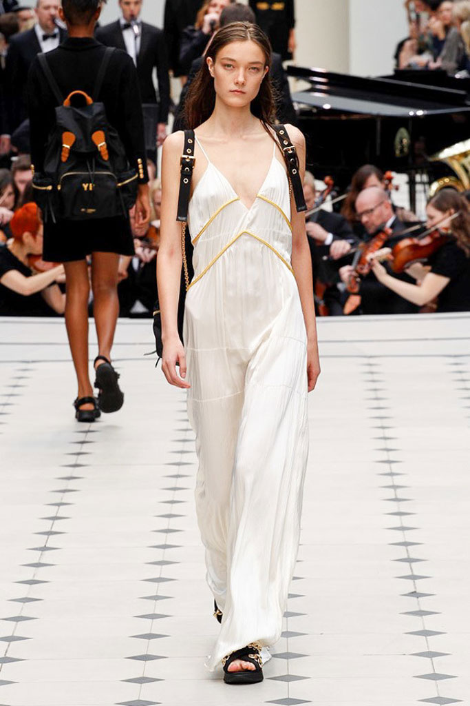 Burberry Prorsum（博柏利·珀松）2024伦敦时装秀