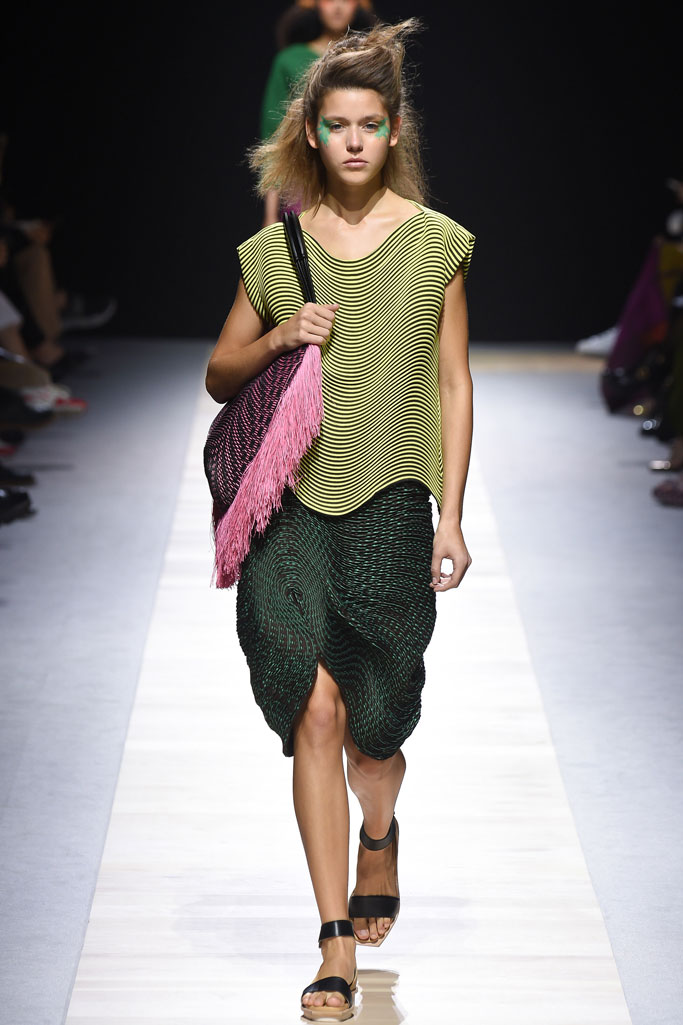 Issey Miyake（三宅一生）2024巴黎时装秀