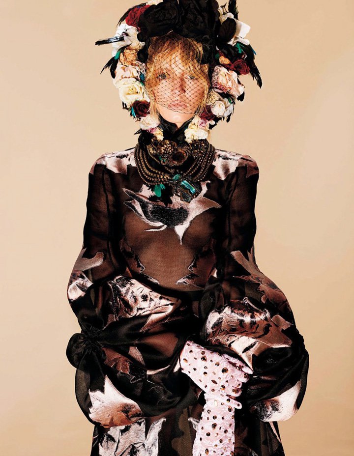 超模Daria Strokous演绎《Harper’s Bazaar》杂志日本版时尚大片