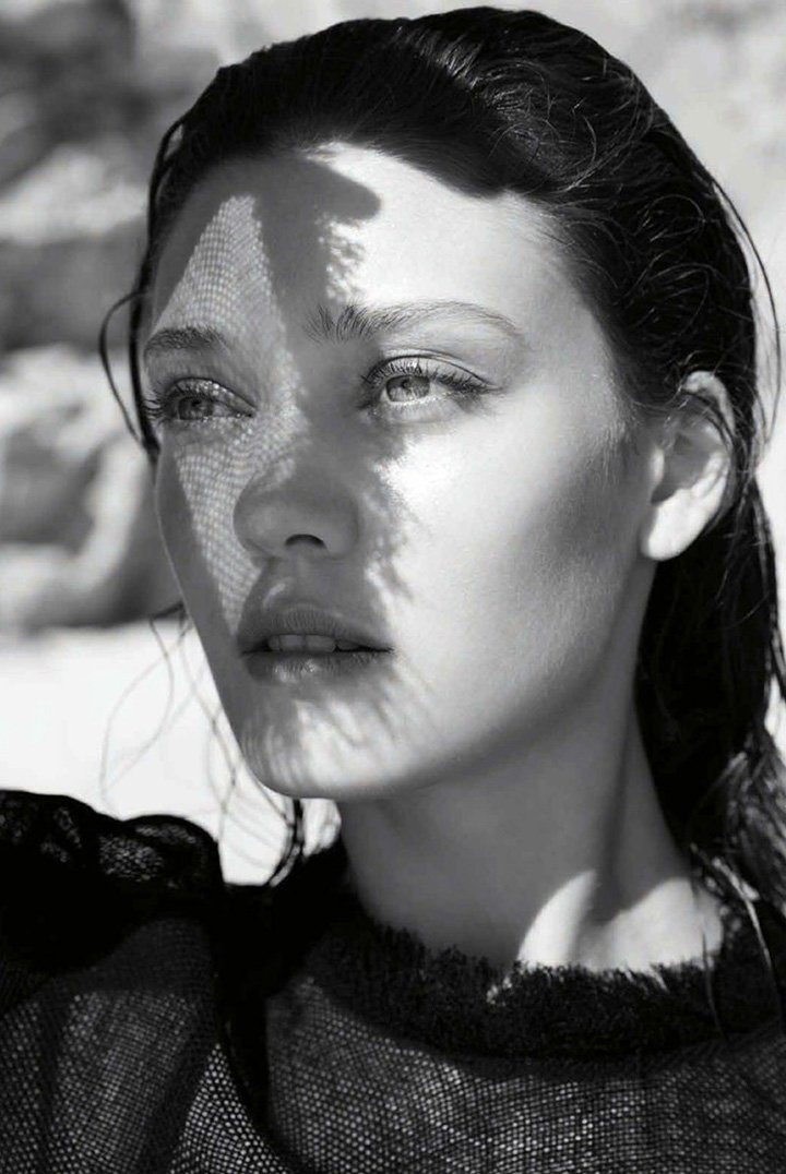 超模Diana Moldovan演绎《Harper’s Bazaar》杂志写真大片