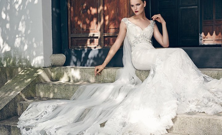 Badgley Mischka（巴吉利·米诗卡）2024婚纱摄影广告