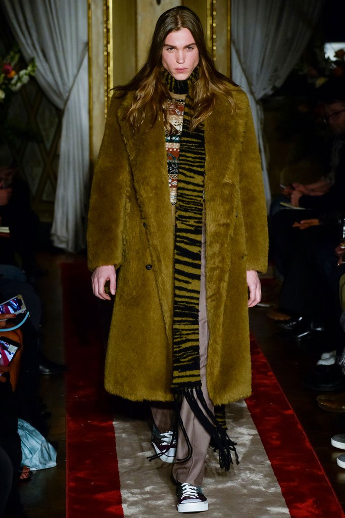 Roberto Cavalli（罗伯特·卡沃利）2024米兰时装周男装秀