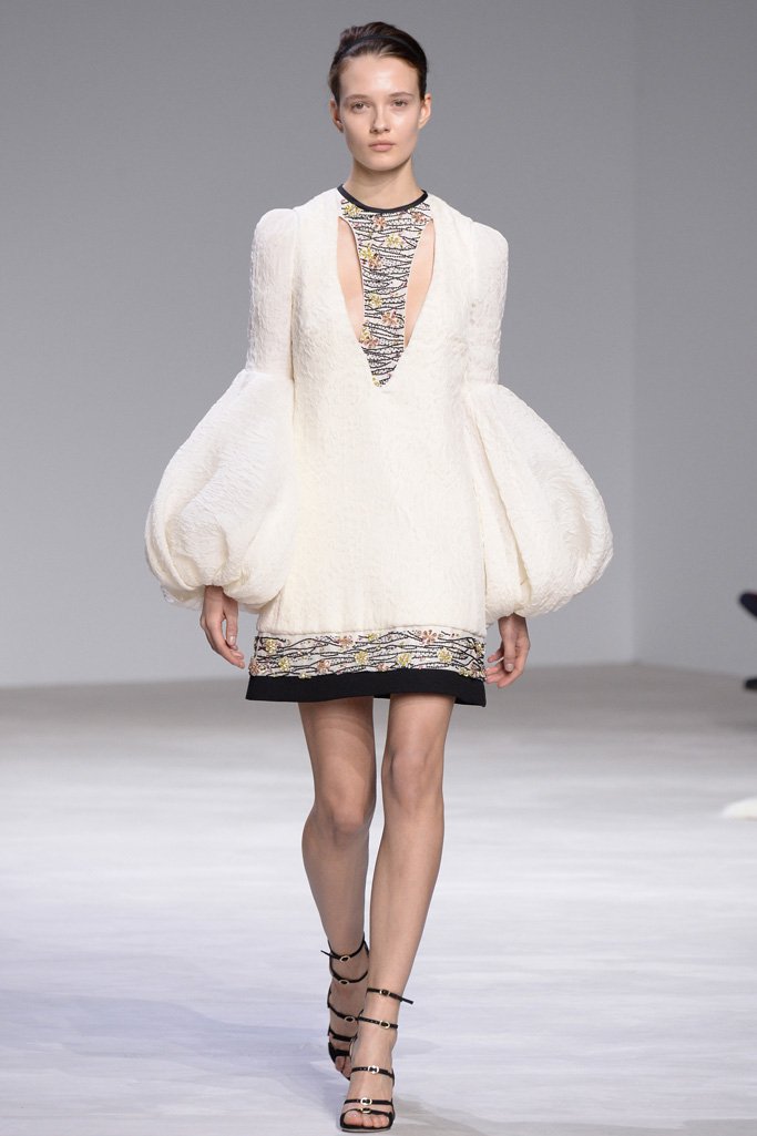 Giambattista Valli（詹巴迪斯塔·瓦利）2024高级定制时装秀