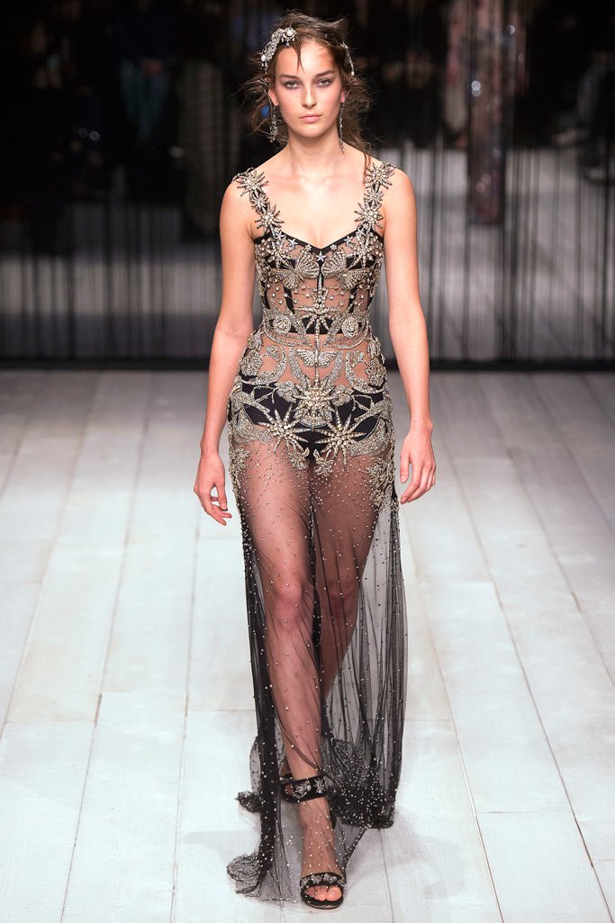 Alexander McQueen（亚历山大·麦昆）2024伦敦时装周女装秀