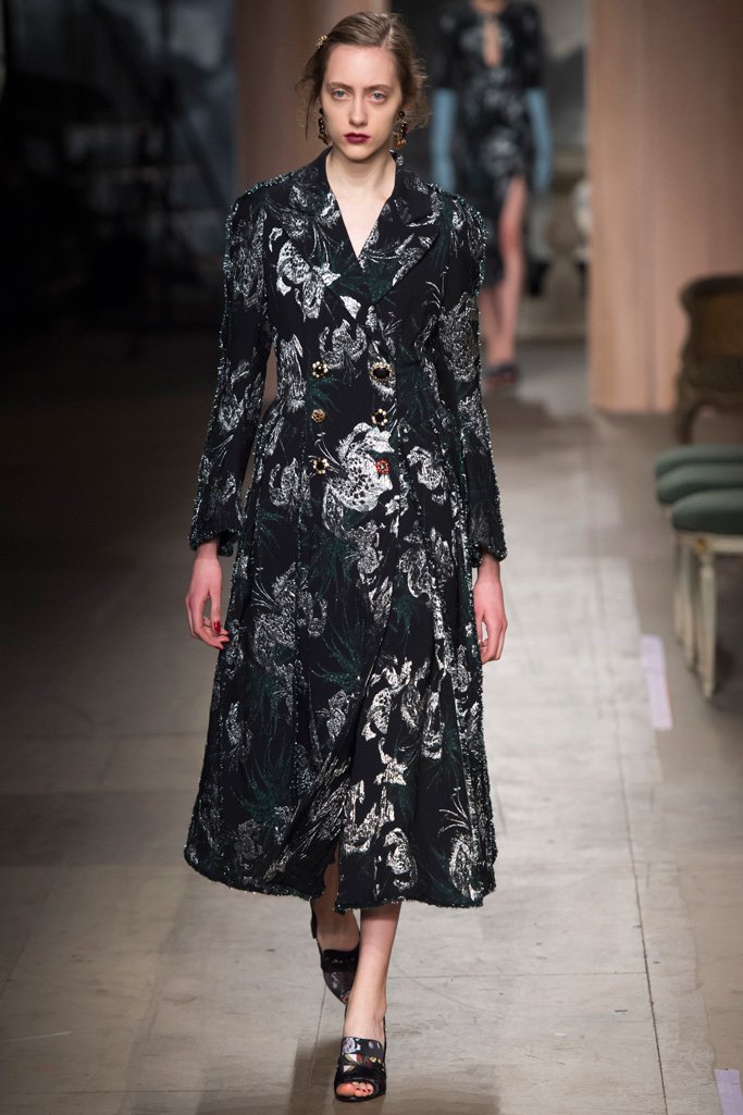 Erdem（艾尔丹姆）2024伦敦时装周女装发布会