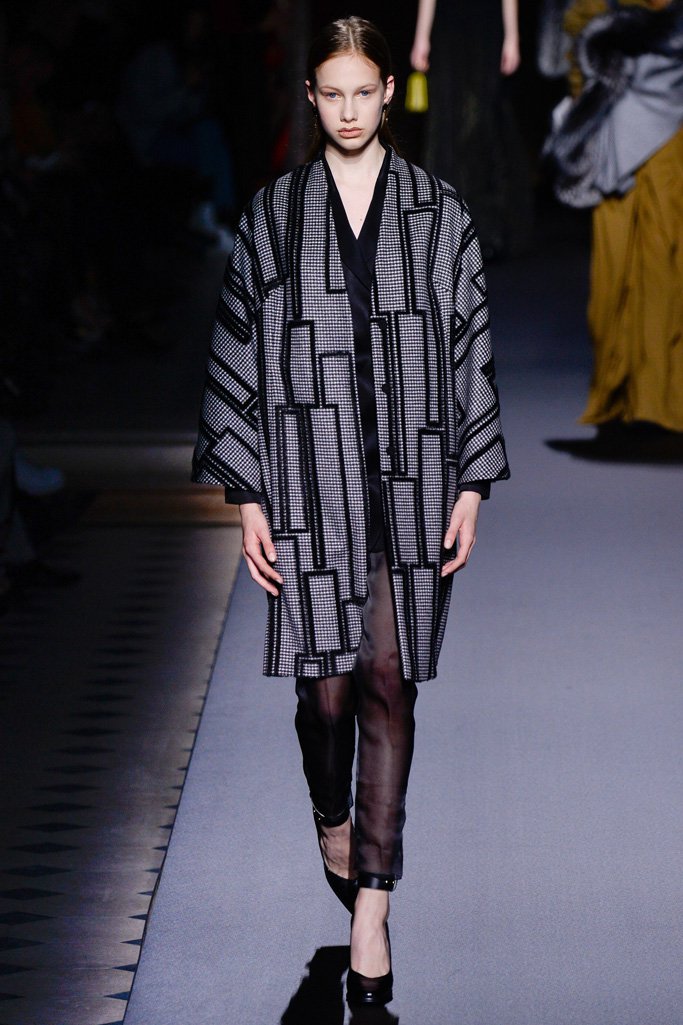 Vionnet（薇欧奈）2024巴黎时装周女装秀