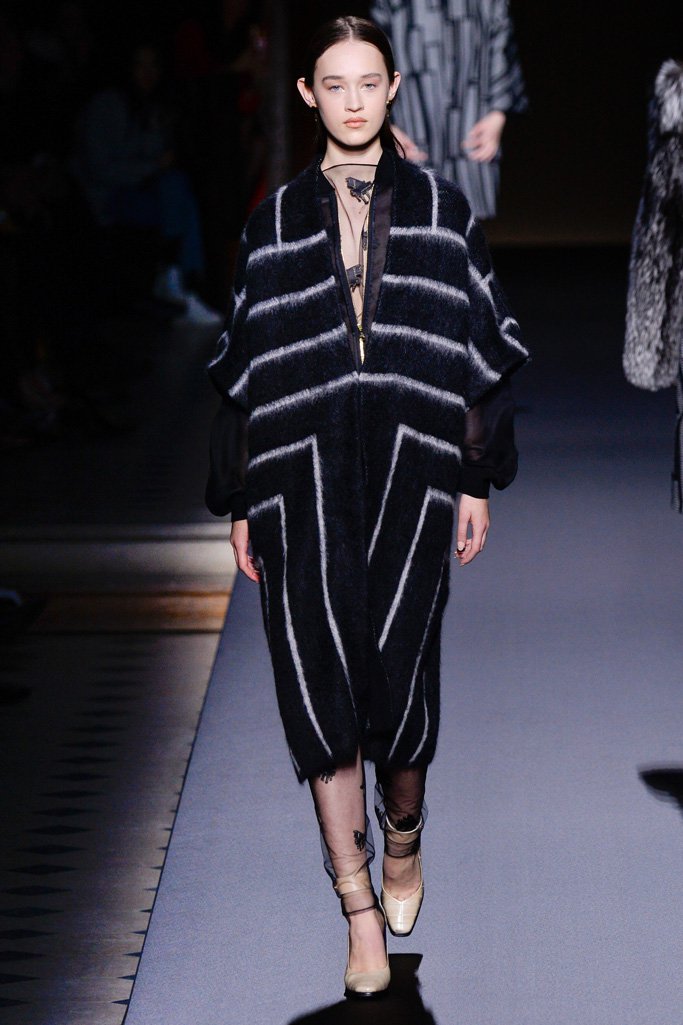 Vionnet（薇欧奈）2024巴黎时装周女装秀