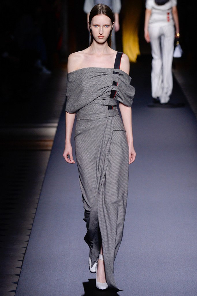 Vionnet（薇欧奈）2024巴黎时装周女装秀
