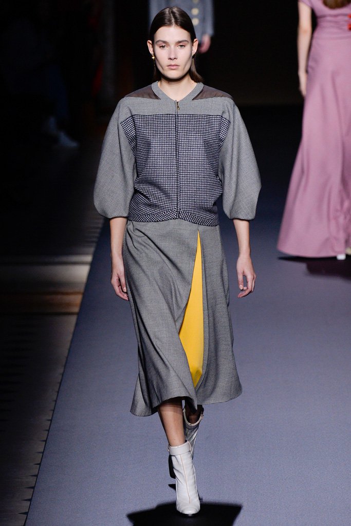 Vionnet（薇欧奈）2024巴黎时装周女装秀