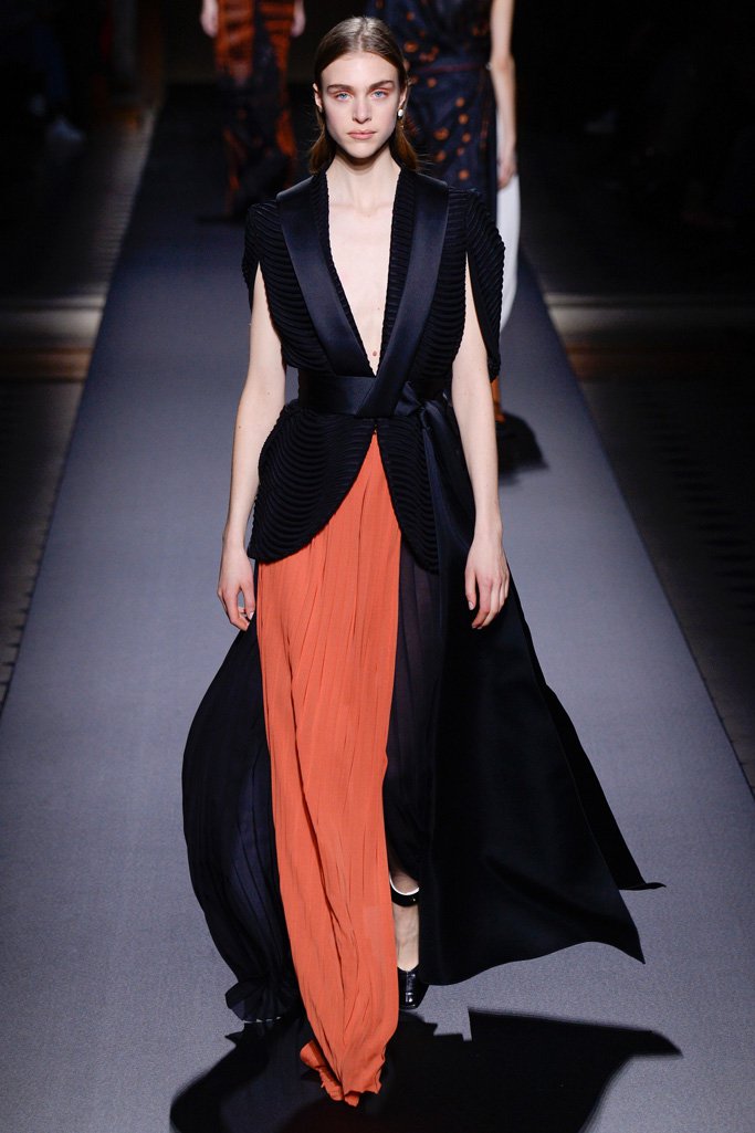 Vionnet（薇欧奈）2024巴黎时装周女装秀