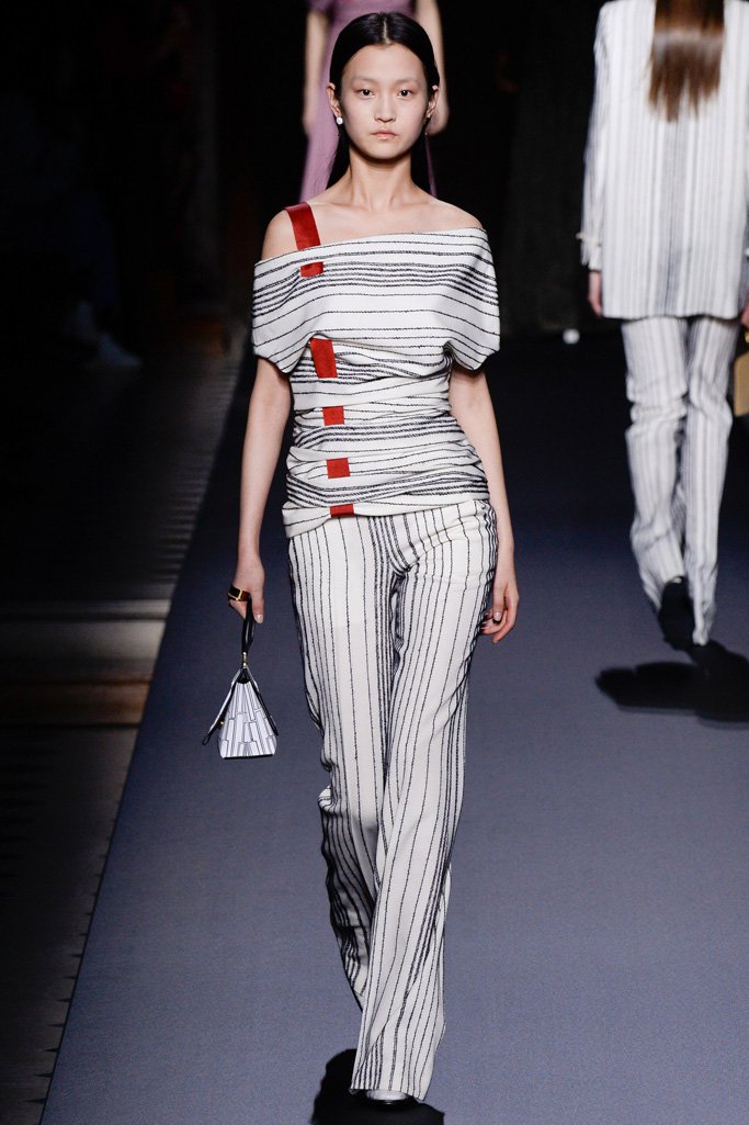 Vionnet（薇欧奈）2024巴黎时装周女装秀