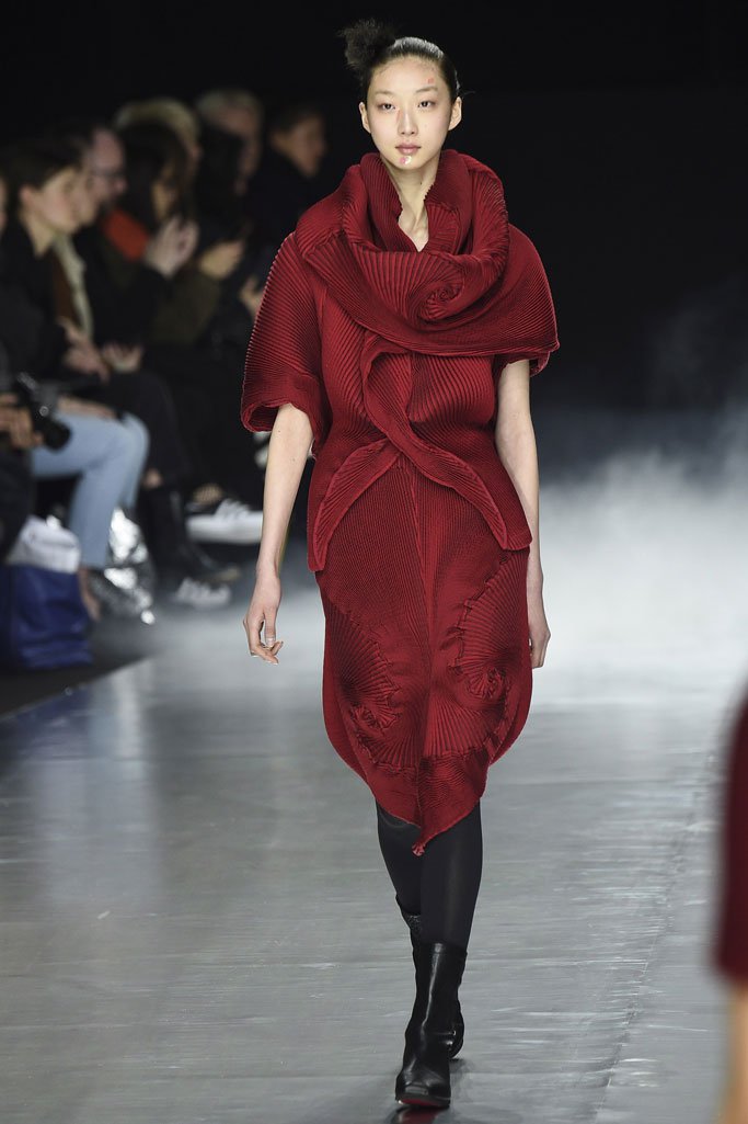 Issey Miyake（三宅一生）2024巴黎时装周女装秀