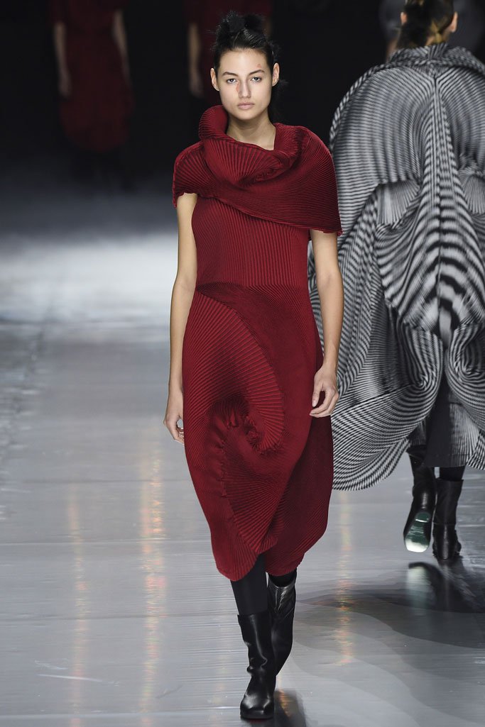 Issey Miyake（三宅一生）2024巴黎时装周女装秀