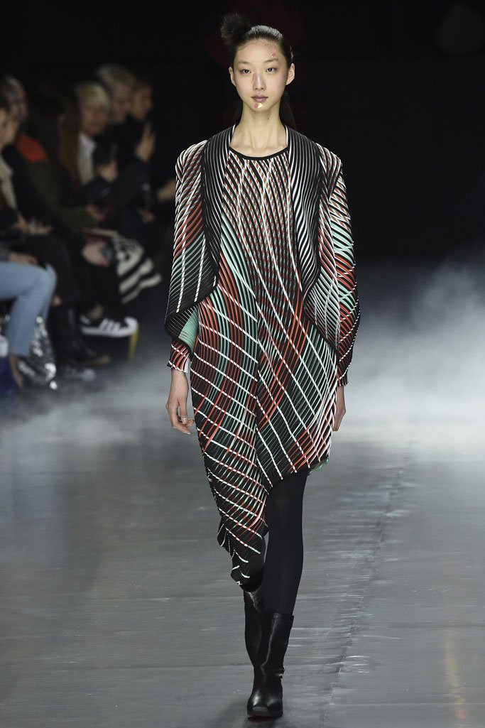 Issey Miyake（三宅一生）2024巴黎时装周女装秀