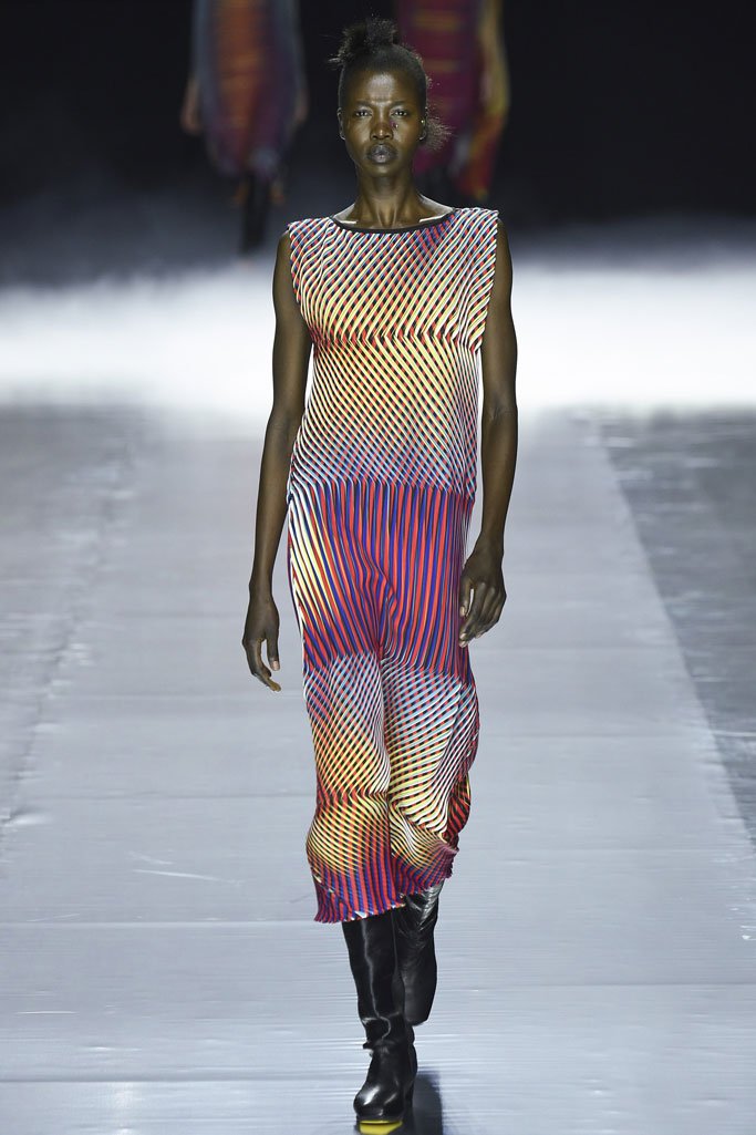Issey Miyake（三宅一生）2024巴黎时装周女装秀