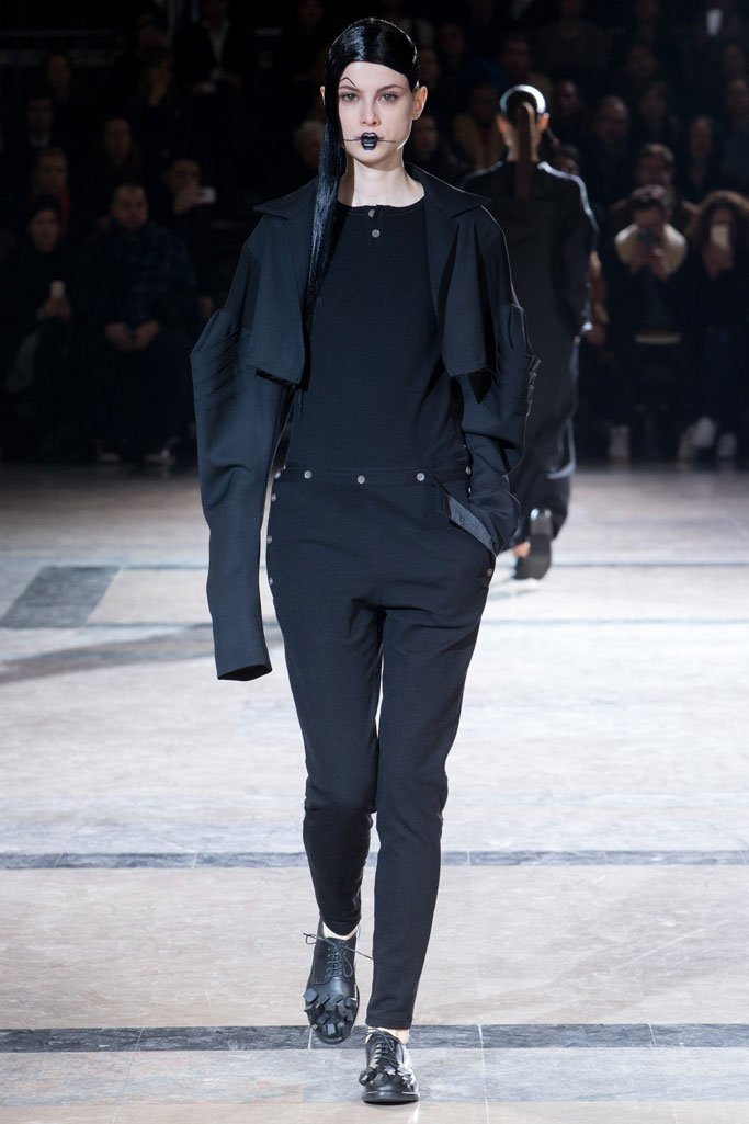 Yohji Yamamoto（山本耀司）2024巴黎时装周女装秀