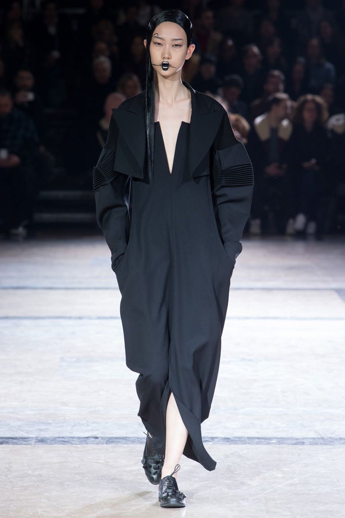 Yohji Yamamoto（山本耀司）2024巴黎时装周女装秀