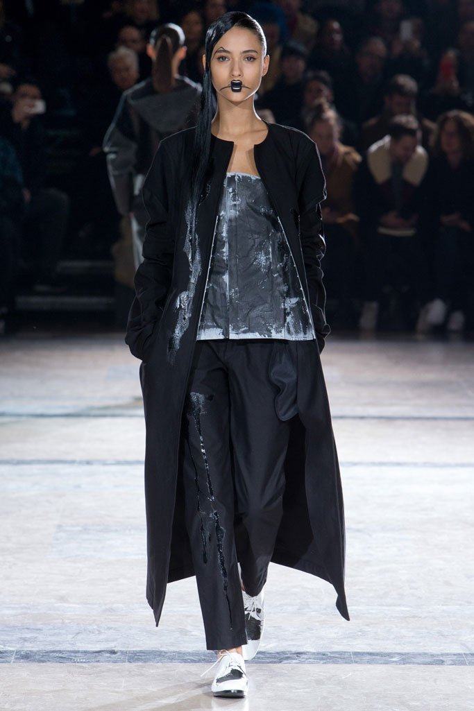 Yohji Yamamoto（山本耀司）2024巴黎时装周女装秀