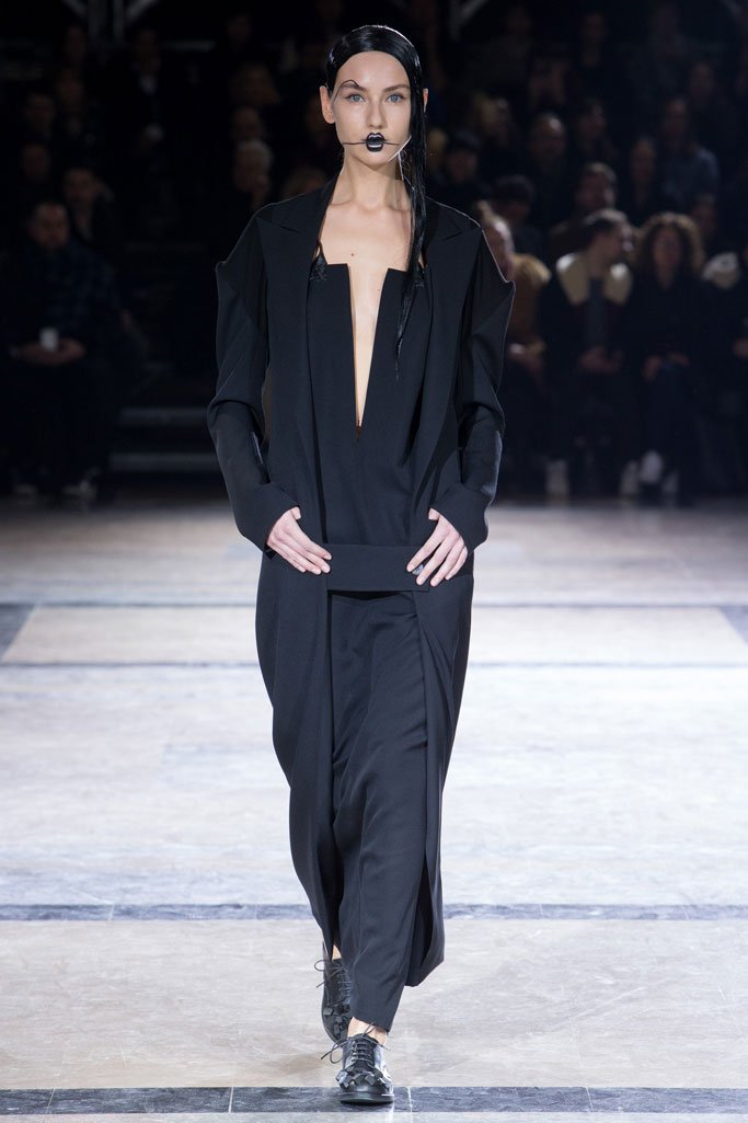 Yohji Yamamoto（山本耀司）2024巴黎时装周女装秀