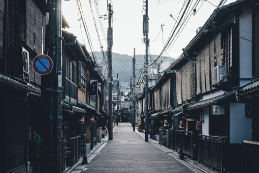 摄影师Takashi Yasui静谧文雅的日本街头摄影