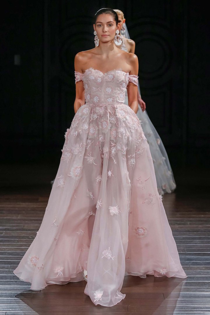 Naeem Khan（纳伊·姆汗）2024纽约婚纱周婚纱秀