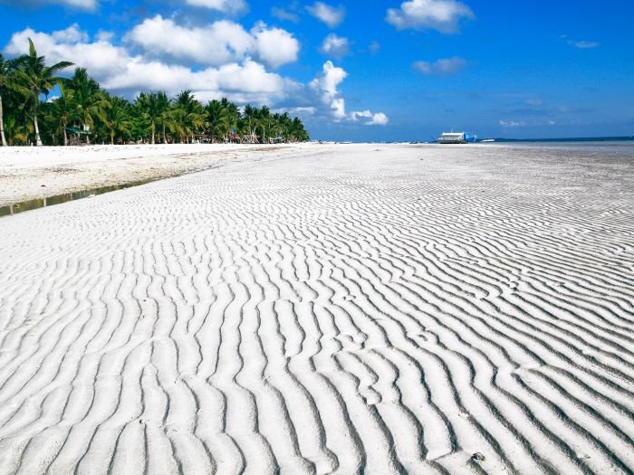 世界上 10 个不可思议的彩色沙滩