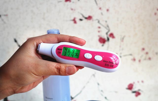 兰芝水凝透润精华水怎么样 分分钟秒杀一切的精华水
