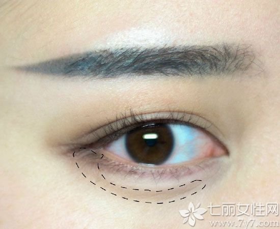 太子妃妆容教程 霸气榴莲太子妃妆容画法