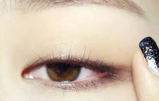 眼妆的画法步骤图片韩国 大热的韩式眼妆get起来