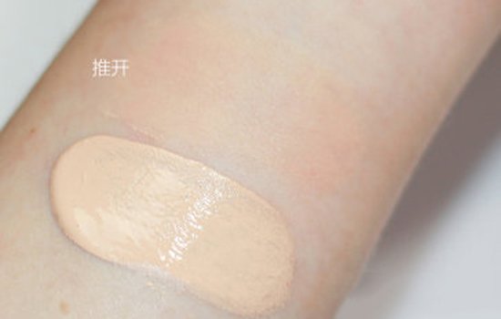 迪奥凝脂恒久粉底液怎么样  迪奥凝脂恒久底妆系列测评