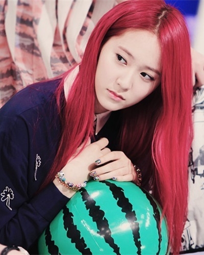2024女生染什么颜色头发好看 Krystal郑秀晶诠释最美发色