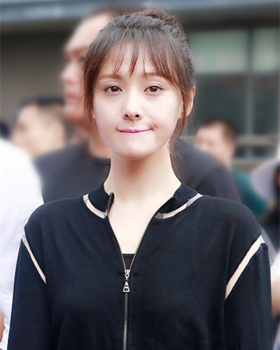 2024郑爽发型图片 尽显十足甜美可爱范儿