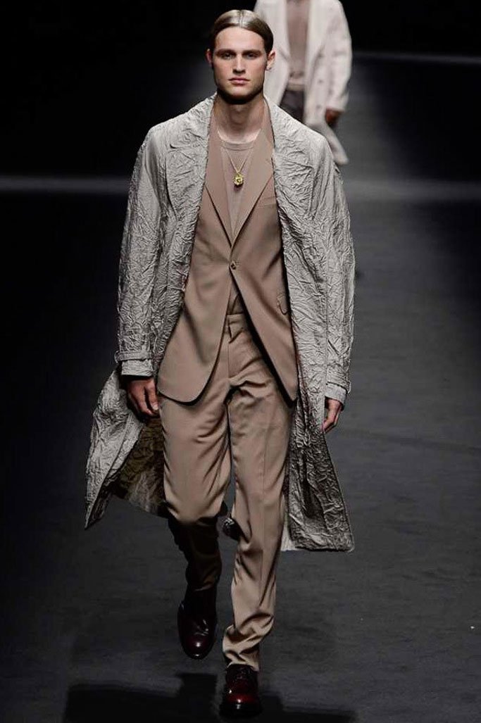 Versace（范思哲）2024米兰时装周男装秀